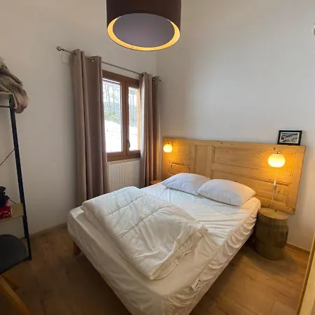 Appartement De 64m² Avec Balcon Et Garage à - Fr-1-693-33 Châtel