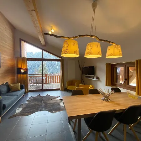 Appartement De 64m² Avec Balcon Et Garage à - Fr-1-693-33 Châtel