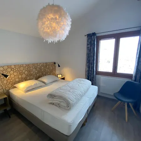 Appartement De 64m² Avec Balcon Et Garage à - Fr-1-693-33 Châtel